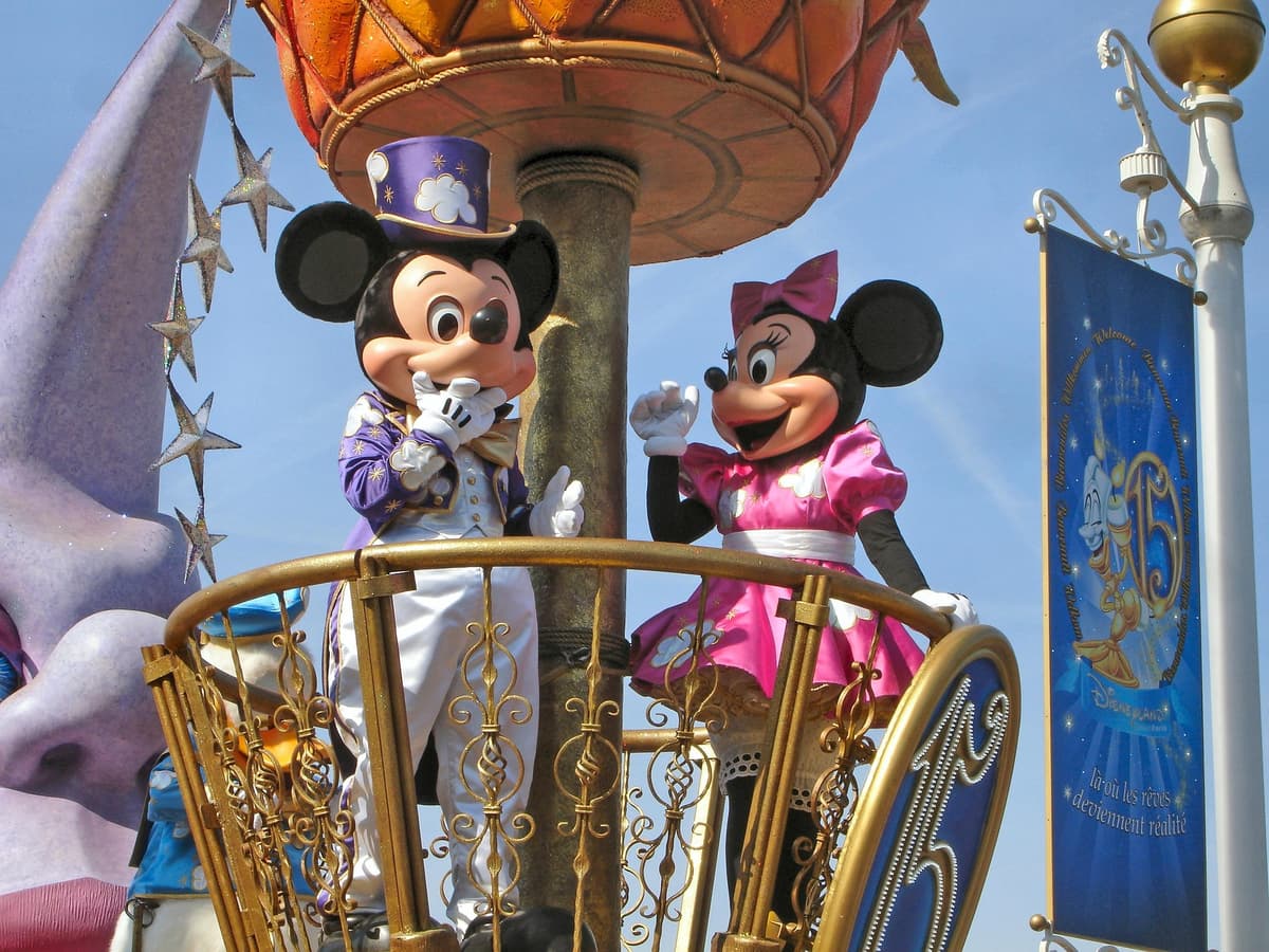 Disneyland Rope Drop Strategy 2026 — The Complete Morning Guide