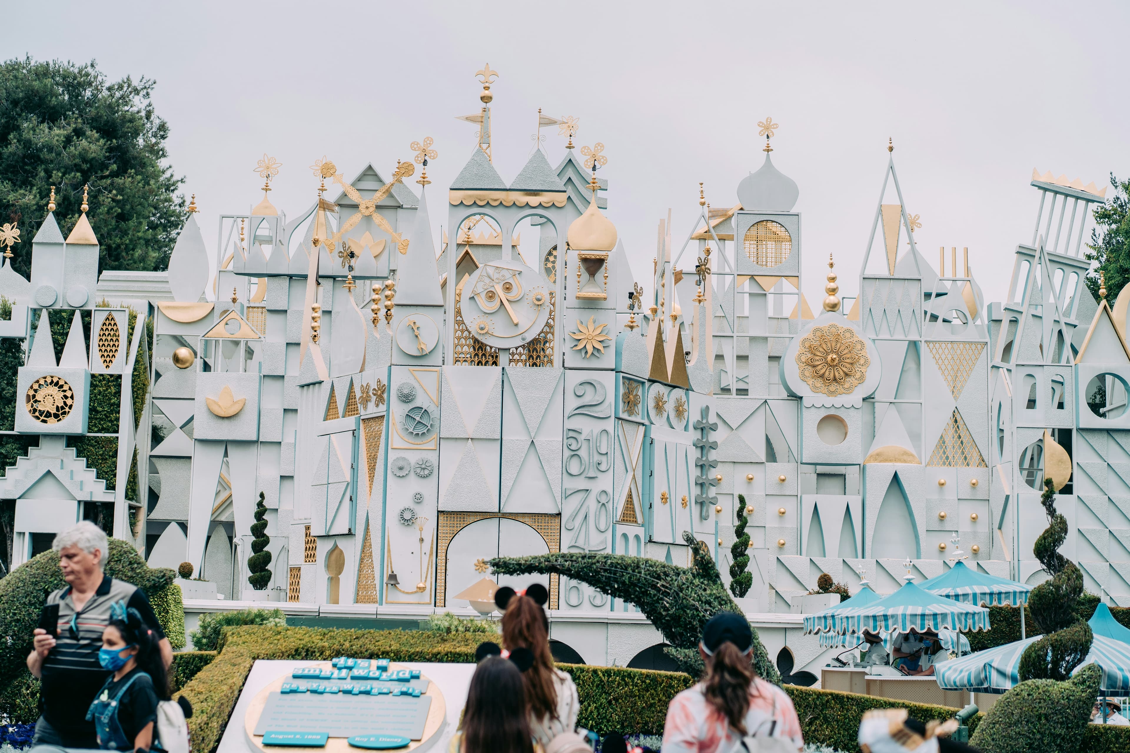 Top 10 Disneyland Rides for Nostalgia and Disney Spirit