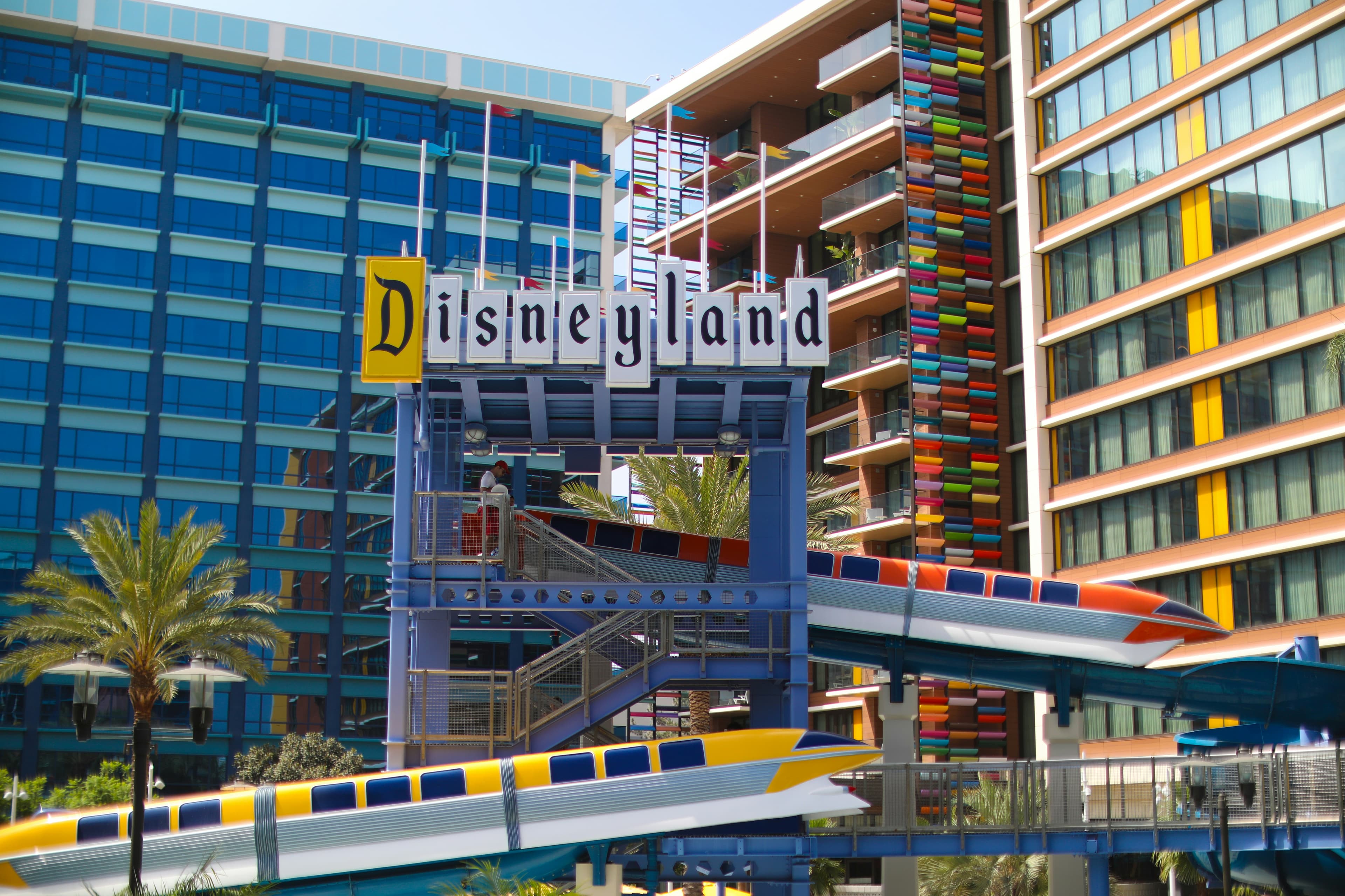 Disneyland Hotel Guide 2026 — On-Site vs Off-Site, Every Option Ranked